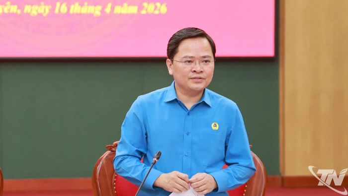 Đồng chí Chủ tịch Tổng LĐLĐ Việt Nam Nguyễn Anh Tuấn phát biểu ý kiến tại Hội nghị.