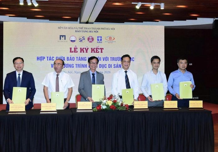 Bảo tàng Hà Nội ký kết với các trường học về chương trình giáo dục di sản. Ảnh Giang Nam