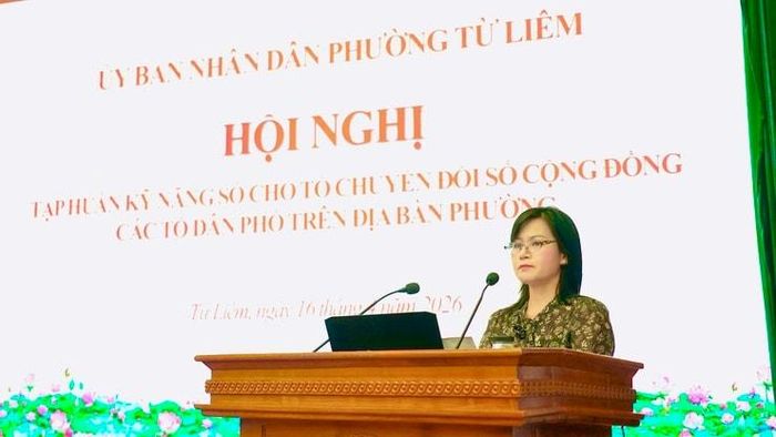Trưởng phòng Văn hóa - Xã hội phường Nguyễn Thị Xuân Thu phát biểu tại hội nghị. Ảnh: Trung Hiếu