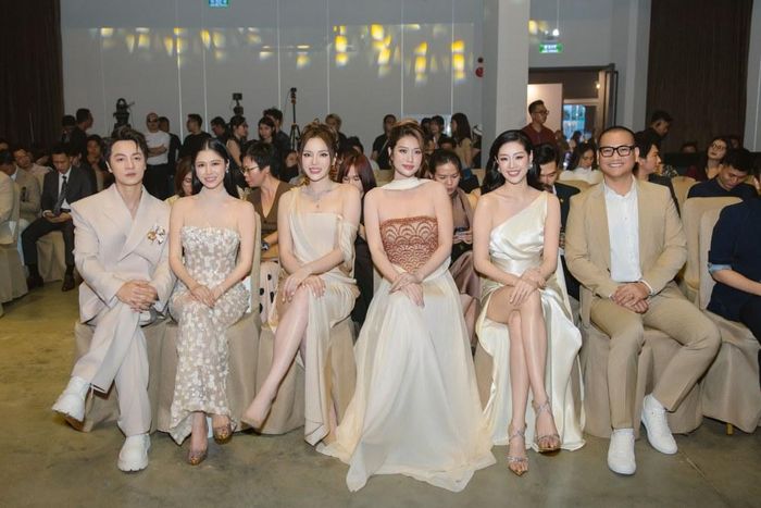Các nghệ sĩ xem...