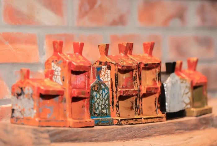 Nhiều sản phẩm sơn mài đặc sắc được trưng bày tại buổi lễ, giới thiệu vẻ đẹp tinh xảo, kỹ thuật truyền thống và giá trị văn hóa lâu đời của nghề sơn Việt Nam. Ảnh: Phan Phuơng – TTXVN