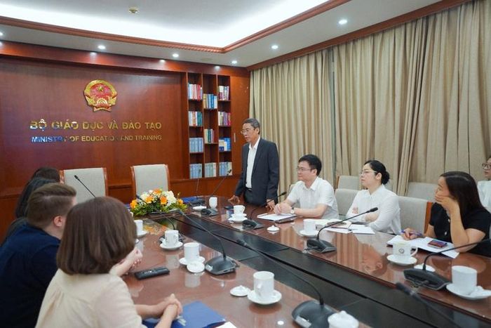 Ông Vũ Minh Đức, Cục trưởng Cục Nhà giáo và Cán bộ quản lý giáo dục nhấn mạnh nếu giáo viên không tự nhận thức rằng việc mình học ngoại ngữ là nhu cầu tự thân của mình mà là yêu cầu bắt buộc của Bộ GD&ĐT thì sẽ không bao giờ đạt được kết quả.