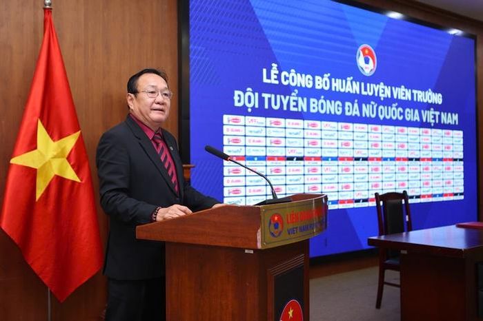 HLV Hoàng Văn Phúc phát biểu tại sự kiện. Ảnh: VFF