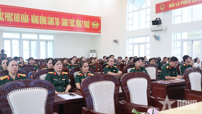 Đông đảo cán bộ, nhân viên y tế Bệnh viện Quân y 17 tham gia chương trình. 