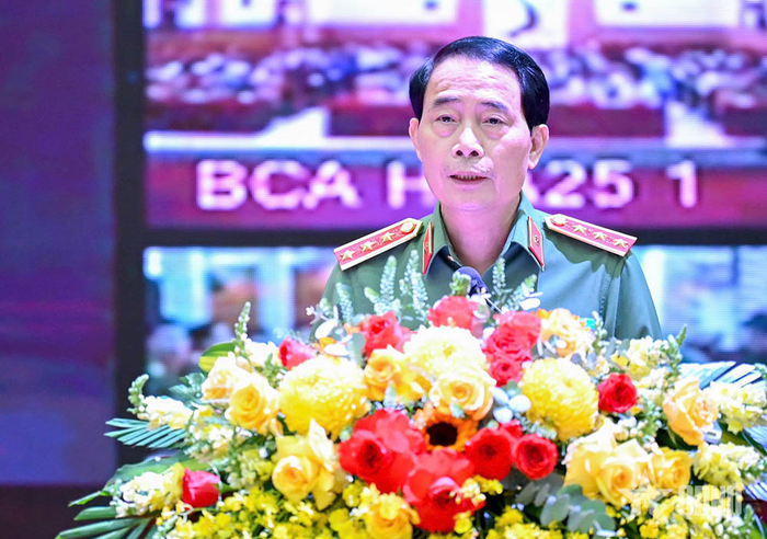 Thượng tướng Lê Quốc Hùng phát biểu chào mừng. 