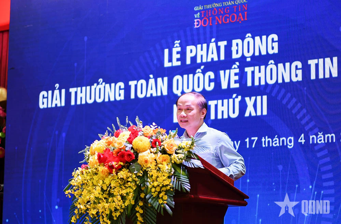 Đồng chí Phạm Tất Thắng phát động Giải thưởng. 
