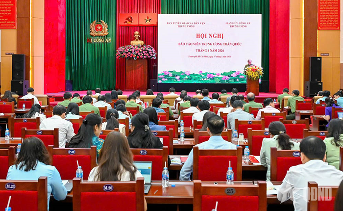 Quang cảnh hội nghị báo cáo viên. 