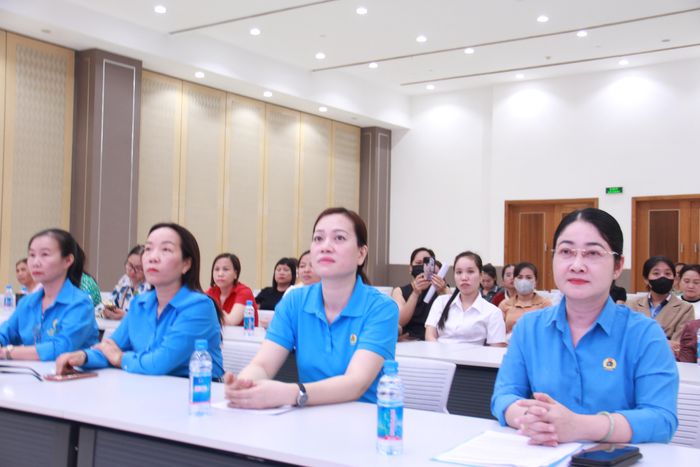  Đại diện lãnh đạo LĐLĐ TPHCM và Bệnh viện Hùng Vương tham dự chương trình 
