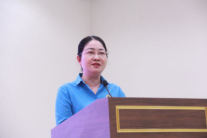  Phó Chủ tịch LĐLĐ TPHCM Nguyễn Kim Loan phát biểu 