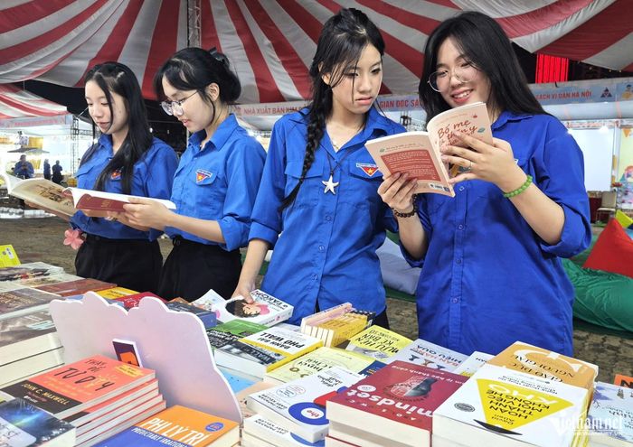 Ngày hội sách An Hải 2026, tạo nên không gian văn hóa đọc sôi động, thu hút đông đảo người dân và du khách.