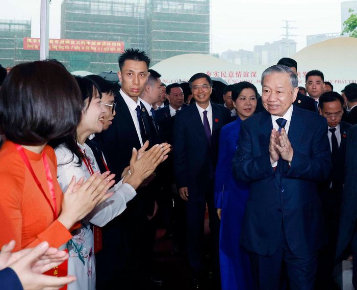 Tổng Bí thư, Chủ tịch nước Tô Lâm và phu nhân dự lễ khởi động Liên hoan nhân dân biên giới Việt Nam - Trung Quốc năm 2026. Ảnh: TTXVN