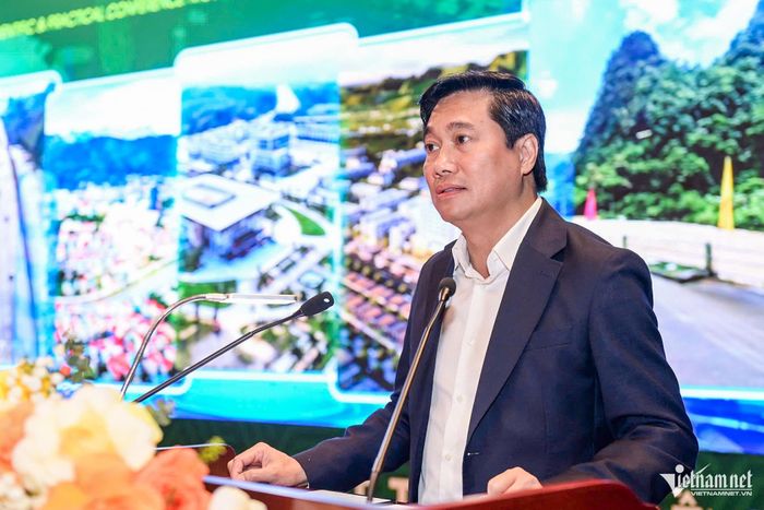 Thứ trưởng Bộ Xây dựng Nguyễn Tường Văn phát biểu tại hội thảo. Ảnh: Trọng Tùng