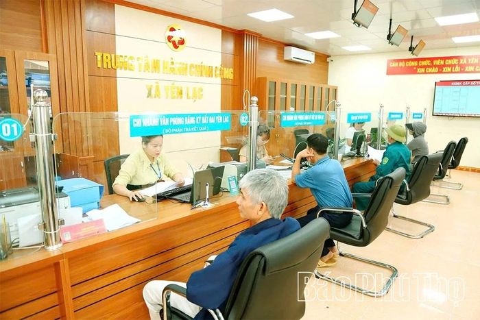 Cán bộ xã Yên Lạc rà soát, xử lý hồ sơ hành chính, góp phần giảm mạnh tình trạng hồ sơ quá hạn.