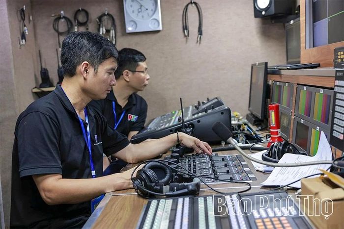 Tín hiệu được truyền về xe màu trước khi phát trực tiếp trên các nền tảng.