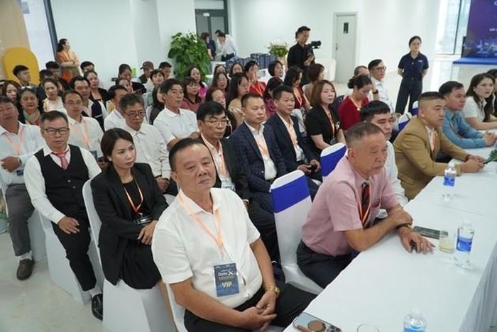 Các đại biểu tham gia chương trình lễ ra mắt Data X – Nền tảng RegTech tiên phong tại Việt Nam, Công ty Cổ phần TPV Datatrust - Ảnh: HÀ CHÂU