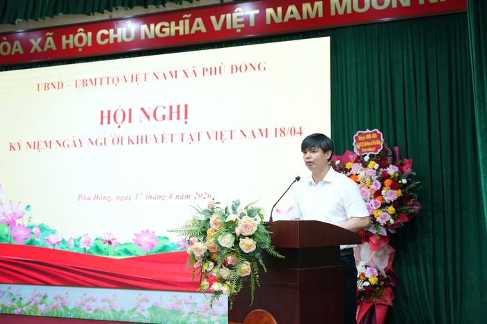 Chủ tịch Ủy ban MTTQ Việt Nam xã Phù Đổng Nguyễn Đức Thể phát biểu tại hội nghị. Ảnh: Nguyễn Sơn