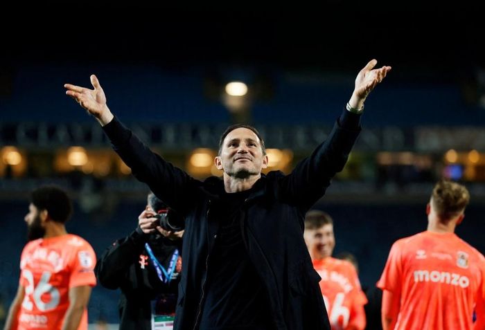  Lampard góp công lớn giúp Coventry trở lại Premier League. 