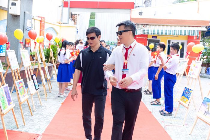  Nhiều thế hệ cán bộ quản lý, giáo viên, học sinh trở về tham dự lễ kỷ niệm 100 năm thành lập trường 