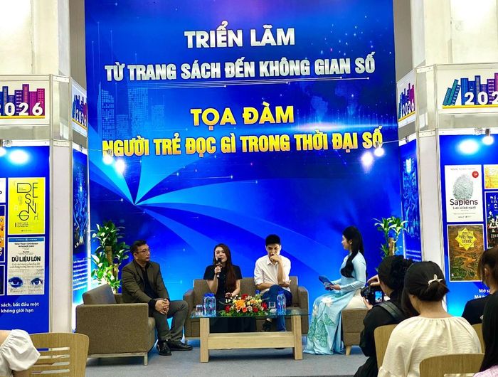 Tọa đàm “Người trẻ đọc gì trong thời đại số” đem đến cho công chúng nhiều kiến thức hữu ích về ứng dụng công nghệ số trong đọc sách. Ảnh: Trần Phương