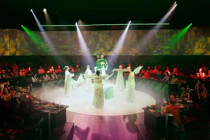 Show diễn VietCharm tại Dinh Độc Lập mang đến trải nghiệm kết hợp ẩm thực tinh hoa và nghệ thuật truyền thống. Ảnh: BTC