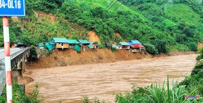 Thiên tai là "cú đánh trực diện" khiến kết quả giảm nghèo ở khu vực miền núi luôn bấp bênh. Ảnh: Thanh Hải.