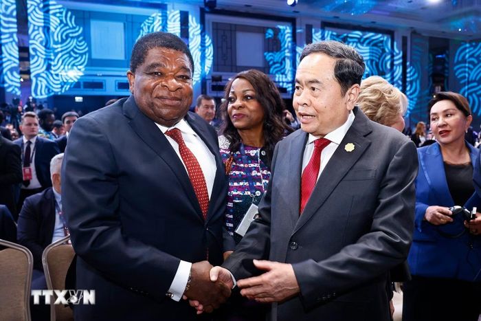 Chủ tịch Quốc hội Trần Thanh Mẫn với ông Martin Chungong, Tổng Thư ký Liên minh Nghị viện thế giới (IPU). (Ảnh: Doãn Tấn/TTXVN)