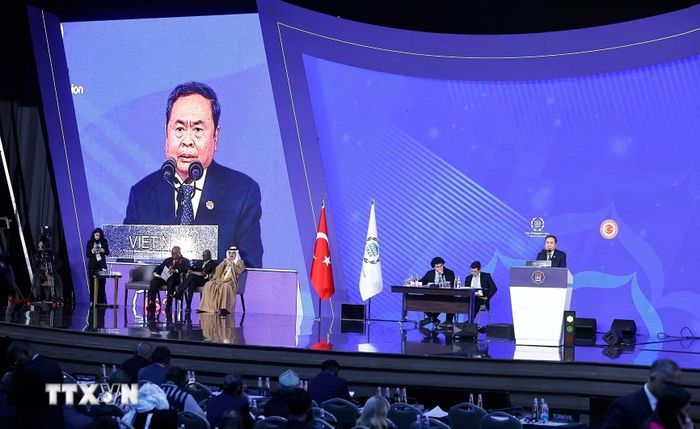 Chủ tịch Quốc hội Trần Thanh Mẫn phát biểu tại Phiên thảo luận chung về chủ đề “Nuôi dưỡng hy vọng, bảo đảm hòa bình và bảo vệ công lý cho các thế hệ tương lai.” (Ảnh: Doãn Tấn/TTXVN)