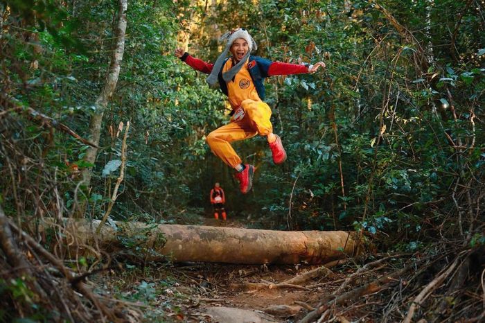 Nhiều vận động viên tham gia giải với phong cách hóa trang (cosplay) đa dạng, tạo điểm nhấn sinh động cho đường chạy