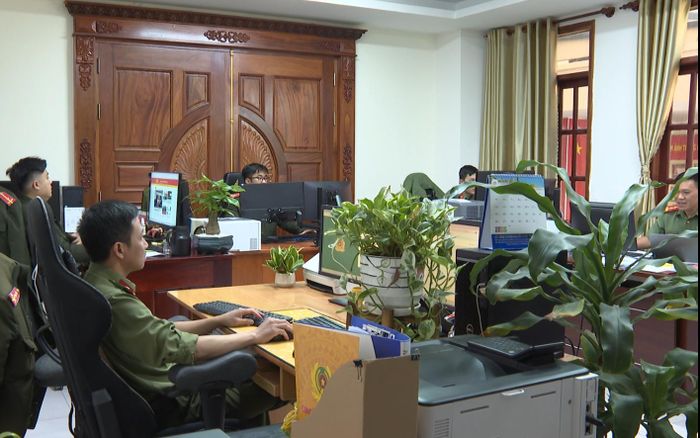 Cán bộ tham mưu nghiên cứu, xử lý thông tin phục vụ công tác chỉ đạo