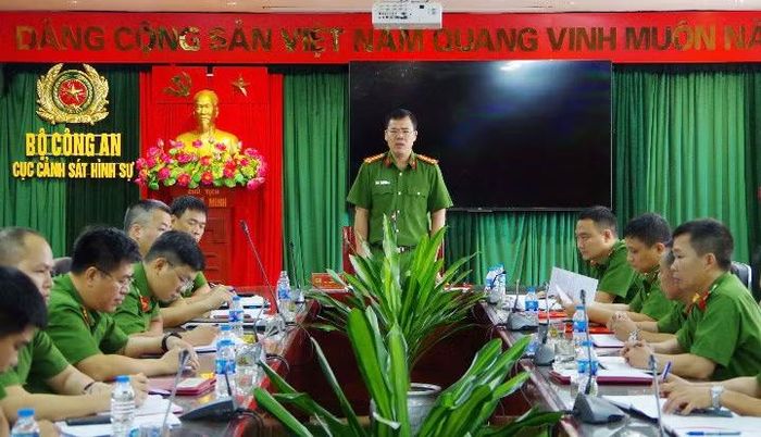 Đại tá Lê Khắc Sơn, Phó Cục trưởng Cục Cảnh sát hình sự họp, chỉ đạo công tác nhận diện, điều tra các các băng nhóm tội phạm.