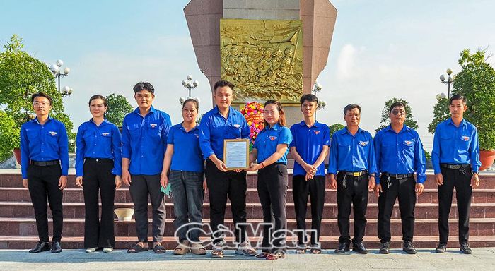 Xã đoàn Hòa Bình ra mắt Câu lạc bộ “Dâng hương tri ân" Cụm số 2.