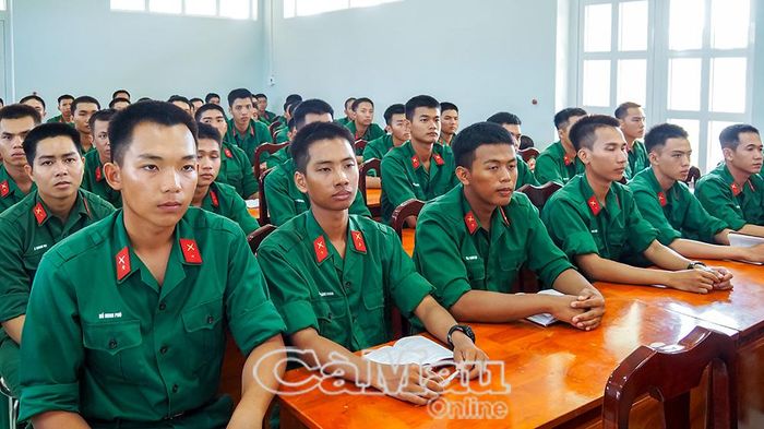 Đông đảo chiến sĩ mới tham dự.