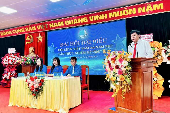 Đồng chí Phạm Văn Thành, Chủ tịch Ủy ban MTTQ Việt Nam xã Nam Phù phát biểu. Ảnh: Phương Xuyến