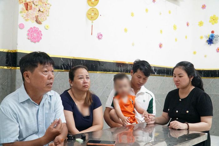  Gia đình của Đ hiện sống cùng nhau trong căn nhà thuê tại phường Bình Hưng Hòa, TP.HCM. Ảnh: TRẦN MINH 