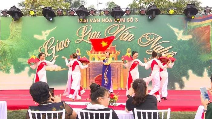 Tiết mục văn nghệ tại Trại Văn hóa cụm số 3 Lễ hội Đền Hùng 2026.