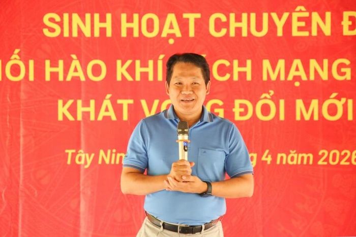 Đồng chí Phan Minh Quốc Bình - Ủy viên Ban Thường vụ Đảng ủy NCKH&amp;ĐT, Hiệu trưởng PVU phát biểu tại buổi sinh hoạt chuyên đề.