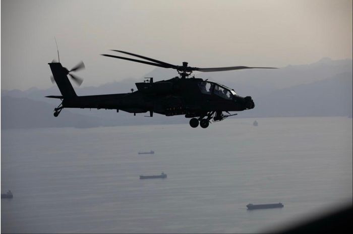 Trực thăng tấn công Mỹ trên eo biển Hormuz. Ảnh: CENTCOM