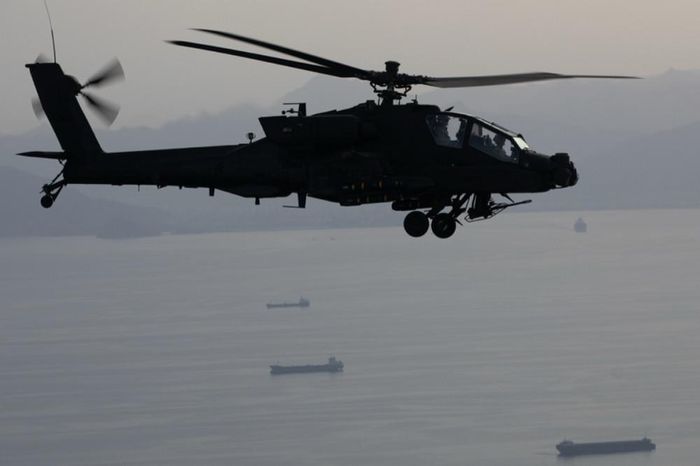 Trực thăng Mỹ phong tỏa hải quân trên eo biển Hormuz. Ảnh: CENTCOM