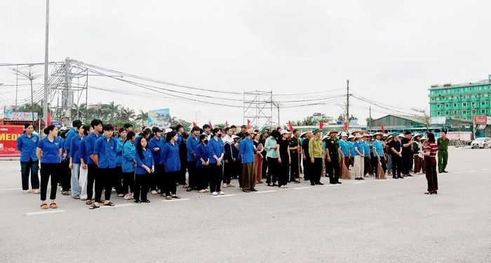 Hình ảnh tại buổi lễ ra quân tổng vệ sinh môi trường.