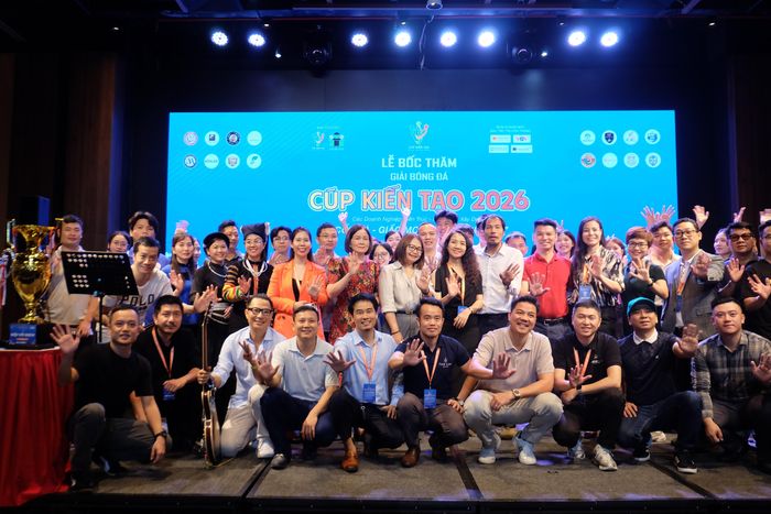 Các đại biểu chụp ảnh lưu niệm