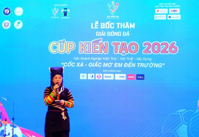 Cô Lô Thị Tuyết, điểm trường Cốc Xả chia sẻ: việc Cúp Kiến tạo lựa chọn Cốc Xả làm điểm đến tiếp theo không chỉ mang ý nghĩa hỗ trợ vật chất, mà còn là sự tiếp sức tinh thần cho thầy và trò nơi đây