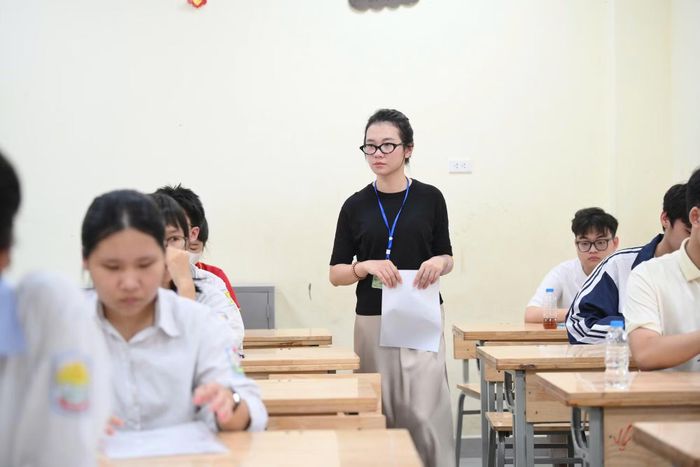 Cần đồng bộ nhiều giải pháp để giảm bớt áp lực cho học sinh trong tuyển sinh vào lớp 10.