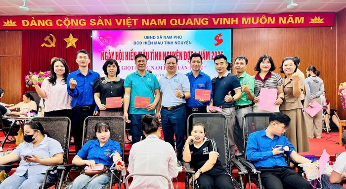 Tinh thần của ngày hội hiến máu nhân đạo lan tỏa khắp các tổ chức đoàn thể và nhân dân. Ảnh: Bảo Thoa