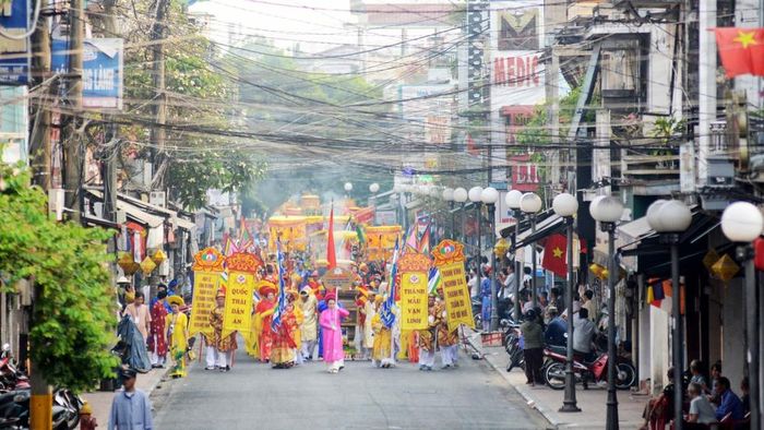Sáng 18/4, Lễ hội Điện Huệ Nam tại Huế đã diễn ra trong không khí trang trọng, thu hút hàng nghìn người. Ảnh: Trọng Dũng - TTXVN