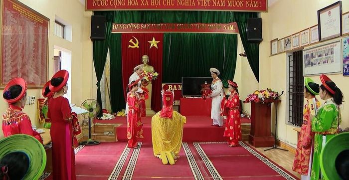 Đội tế Tổ dân phố Đông Thành, phường Tây Hoa Lư tập luyện các nghi thức trong Lễ tế cửu khúc. Ảnh: Hải Yến - TTXVN