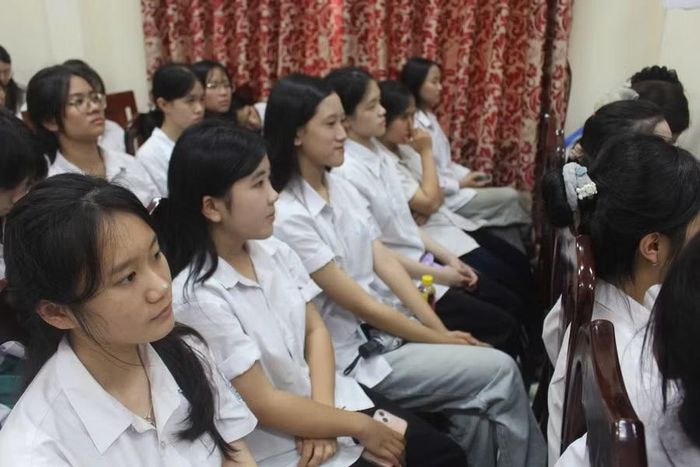 Các em học sinh Trường THPT Phú Lương tích cực tham gia Hội thảo.