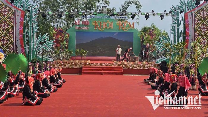 Lễ hội Khỏi Kêm không chỉ đáp ứng nhu cầu sinh hoạt văn hóa của người dân, mà còn từng bước hình thành sản phẩm du lịch mới. Ảnh: Mỹ Dung
