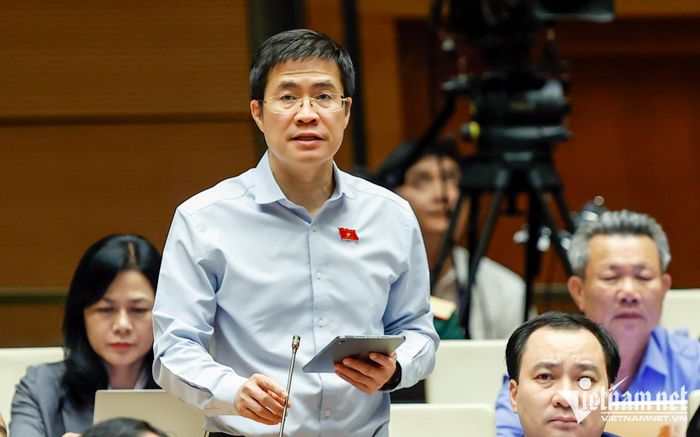 Đại biểu Hoàng Minh Hiếu