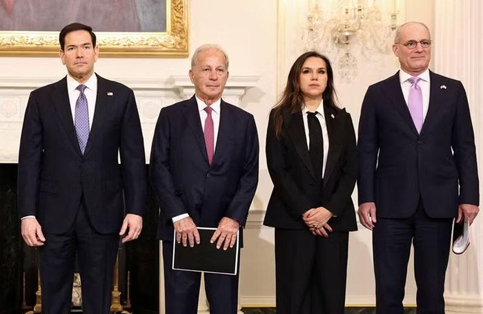 Ngoại trưởng Mỹ Marco Rubio, Đại sứ Mỹ tại Lebanon Michel Issa, Đại sứ Lebanon tại Mỹ Nada Hamadeh Moawad và Đại sứ Israel tại Mỹ Yechiel Leiter trước cuộc gặp tại Bộ Ngoại giao Mỹ, hôm 14/4. Ảnh: Reuters/Kevin Lamarque.