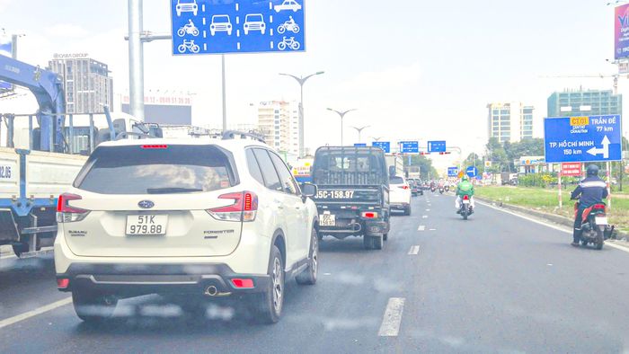  Dòng phương tiện nối đuôi tại nút giao IC3 để rẽ qua cầu Cần Thơ lên TPHCM 